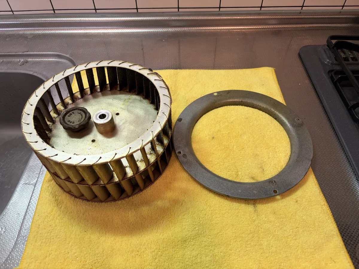 レンジフードのシロッコファン分解洗浄 作業前